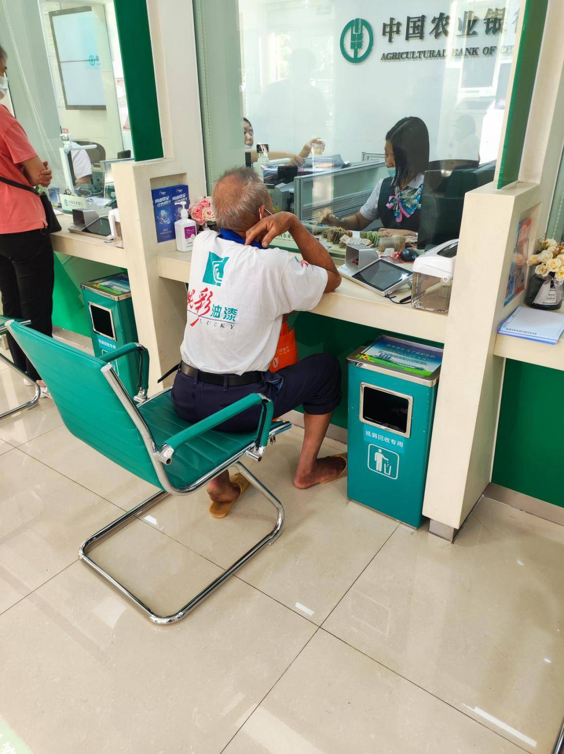 兑换残损币 农情暖人心