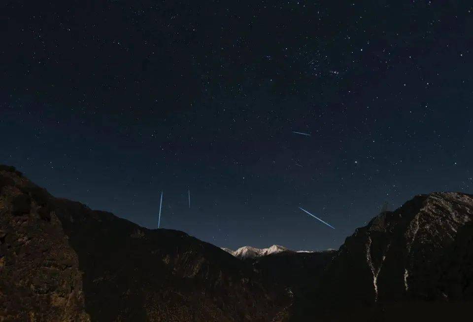 当流星光临地球的那一刻<strong></p>
<p>eos行情</strong>，用EOS记录下绝美星空