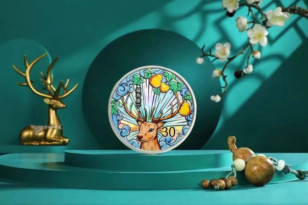 正方形币终于公告<strong></p>
<p>中币</strong>，设计有争议，520纪念币再次预约中