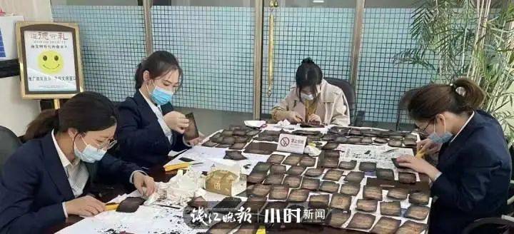 2万多人民币烧成“焦炭”!老夫妻焦急求助<strong></p>
<p>新农币</strong>,4个半小时后…