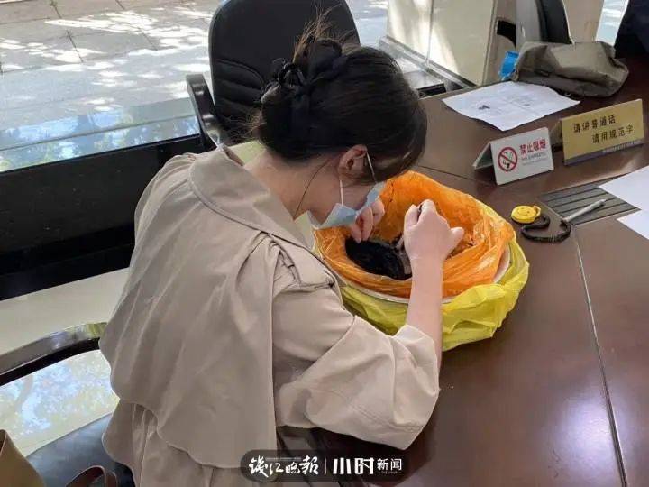 2万多人民币烧成“焦炭”!老夫妻焦急求助<strong></p>
<p>新农币</strong>,4个半小时后…