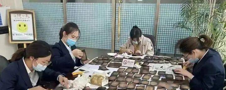 老人2万多现金烧成焦炭<strong></p>
<p>新农币</strong>！还能还原吗？