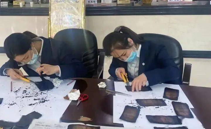 老人2万多现金烧成焦炭<strong></p>
<p>新农币</strong>！还能还原吗？