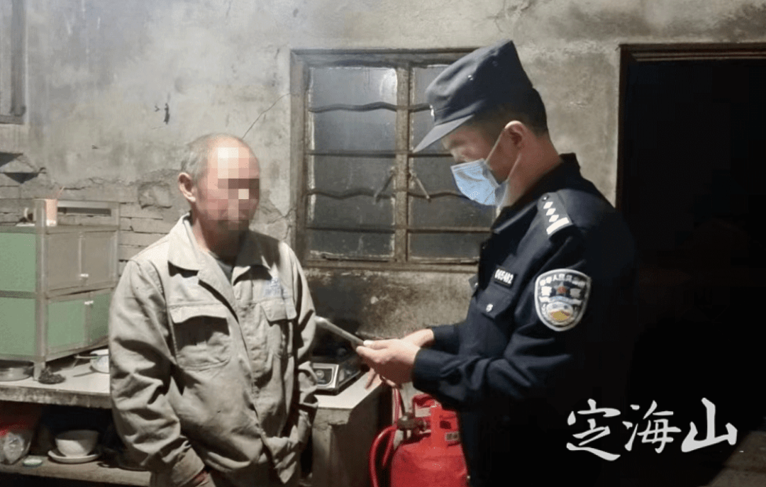 民警“咆哮式”劝阻<strong></p>
<p>炒币的网站</strong>，5万元保住了！