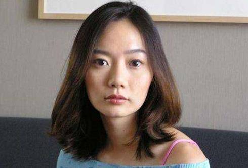 她是一代影后<strong></p>
<p>币圈新秀</strong>，曾被王家卫看中，虽出身名门却靠伦理片走红