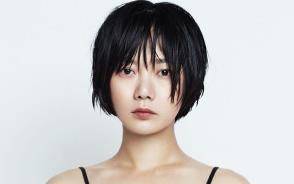 她是一代影后<strong></p>
<p>币圈新秀</strong>，曾被王家卫看中，虽出身名门却靠伦理片走红