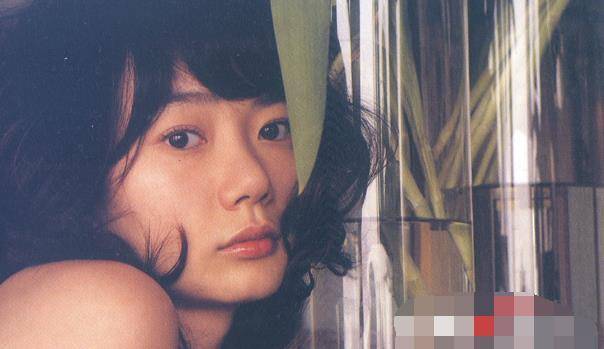 她是一代影后<strong></p>
<p>币圈新秀</strong>，曾被王家卫看中，虽出身名门却靠伦理片走红