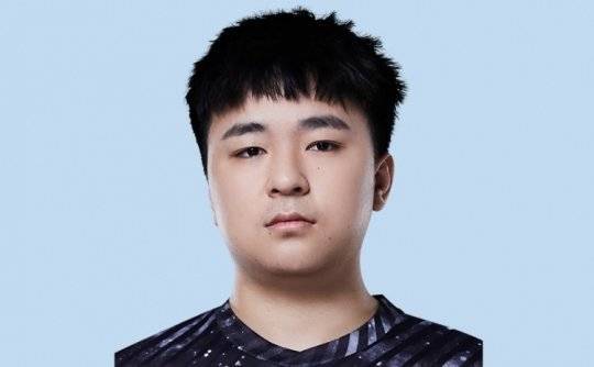 LOL官方通报黑洞king违规封三年；PDD谈LPL环境：新人青黄不接