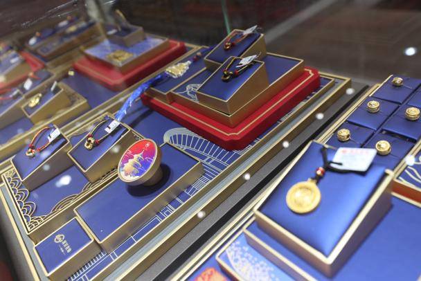 “新”意满满<strong></p>
<p>盛大股票</strong>，亮点纷呈 菜百股份惊艳亮相中国国际珠宝展