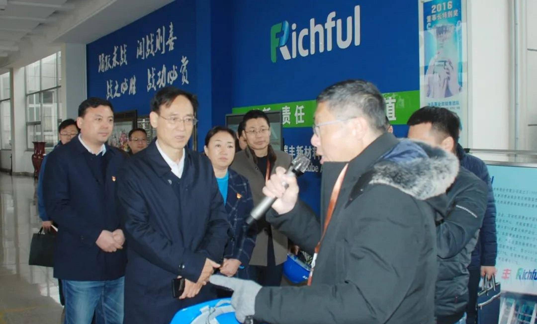 揭秘河南新乡第3大富豪发家史:21岁进厂<strong></p>
<p>中石化股票代码</strong>,9万元创业,市值158亿