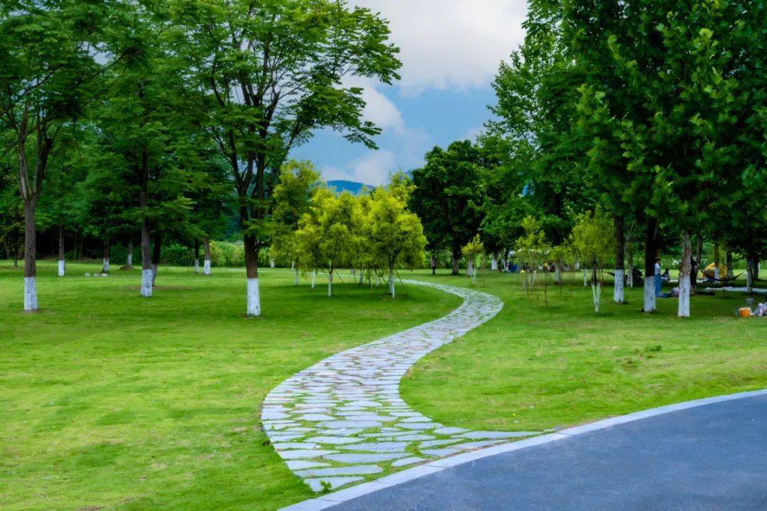 春天的第一场露营<strong></p>
<p>三板股票行情查询</strong>，有这些好去处