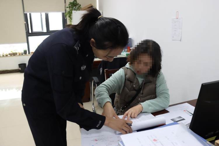 “谢谢你们<strong></p>
<p>三板股票行情查询</strong>，帮我追回炒外汇被骗的156万元钱！”