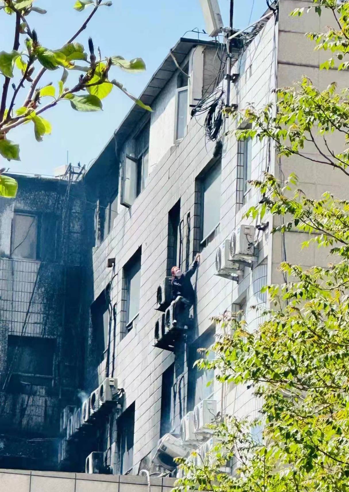 浓烟中的长峰医院：消防采购无记录,曾因患者死亡被起诉,研发费不到营销费一半