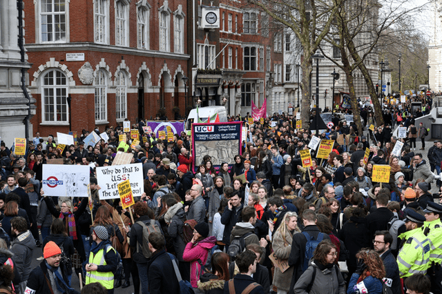 有多数千名英国公务员加入3月的罢工;房价自 2012 年以来跌幅最大