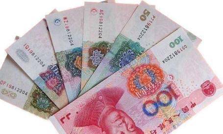 人民币上一直有个“错别字”<strong></p>
<p>一枚币两个错别字</strong>，明眼人容易看出，为何一直没纠正？