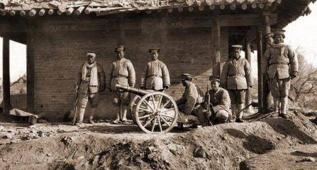 因为一个错别字<strong></p>
<p>一枚币两个错别字</strong>，两军阀几乎全军覆没，死伤几十万人