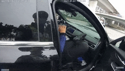 厦门街头惊现神秘男子疯狂“撒币”<strong></p>
<p>聚币网哪些币是eth</strong>！现金1分钟内被疯抢？网传原因是它？警方已介入！