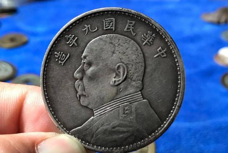 民国时期的袁大头<strong></p>
<p>民国法币现在值多少钱</strong>，它的材质是什么？现在值多少钱