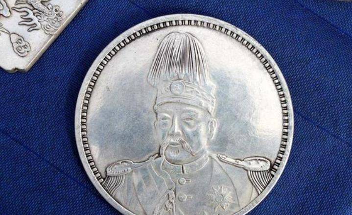 民国时期的袁大头<strong></p>
<p>民国法币现在值多少钱</strong>，它的材质是什么？现在值多少钱