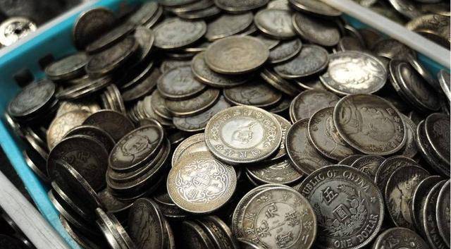 民国时期的一块大洋<strong></p>
<p>民国法币现在值多少钱</strong>，大概等于现在多少钱？