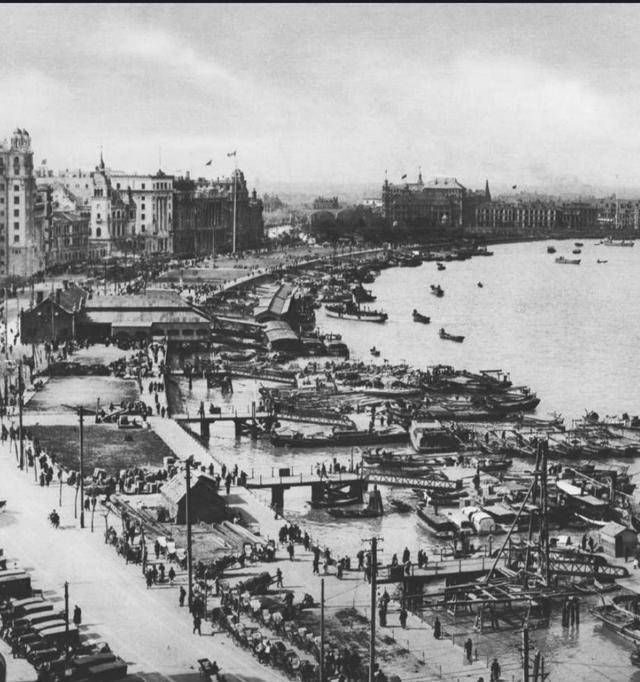 民国初期<strong></p>
<p>民国法币现在值多少钱</strong>，一块银元抵现在人民币多少钱？