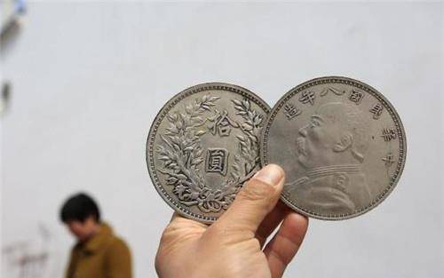 民国时期的一枚“袁大头”<strong></p>
<p>民国法币现在值多少钱</strong>，如果放到现在，大概能值多少人民币？