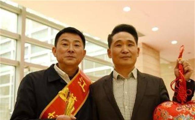 34年前他借给了朋友1000元钱<strong></p>
<p>民国34年法币1000元</strong>，32年后被还了1000万元