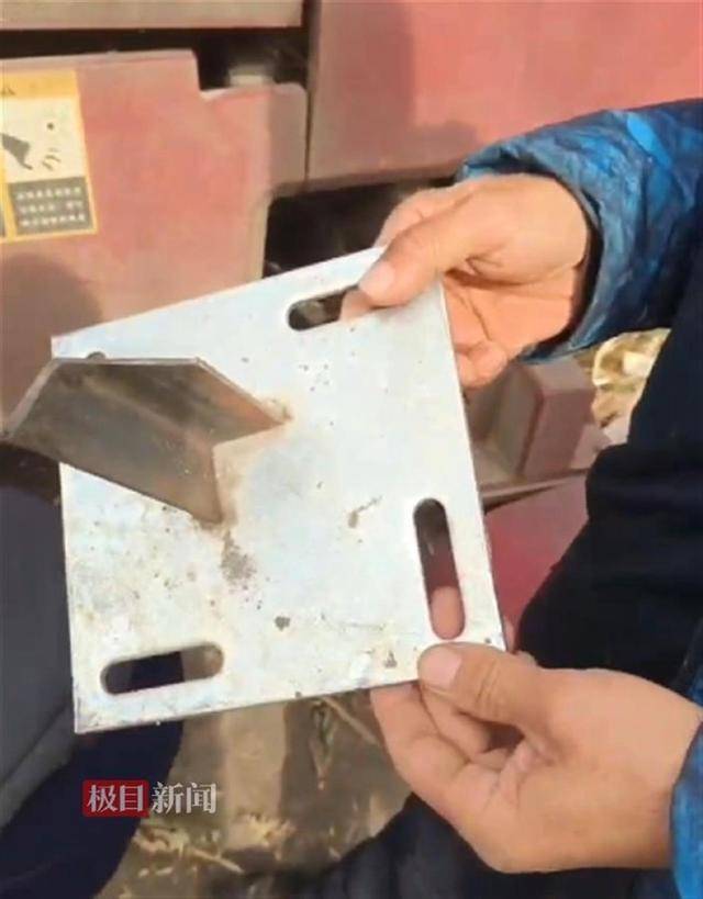 哈尔滨多处玉米地出现尖锐角铁<strong></p>
<p>每天送色币的网址</strong>，多台农机被扎胎，警方介入