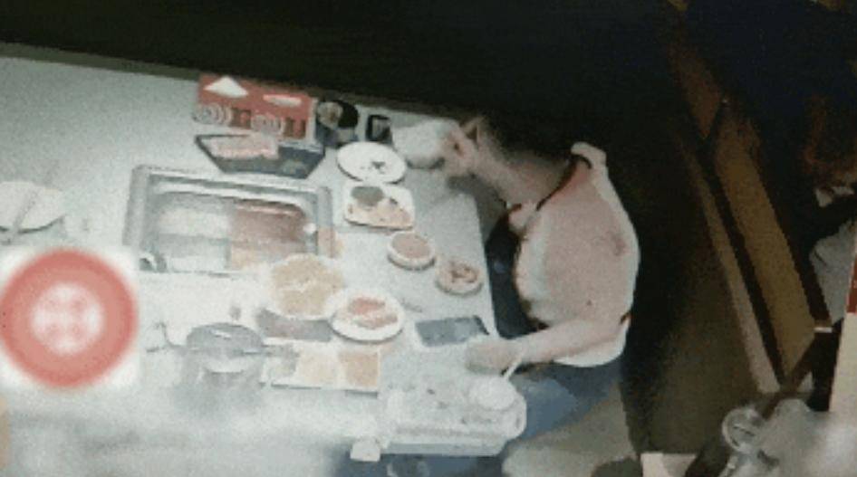 打两碗蘸料<strong></p>
<p>每天送色币的网址</strong>，吃一碗毁一碗！女子投虫敲诈火锅店更多细节曝光