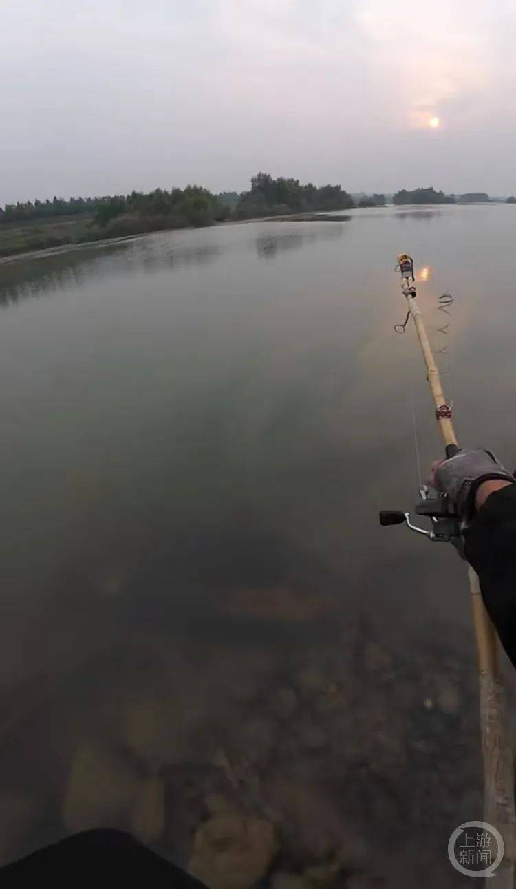 “当时就无心钓鱼了<strong></p>
<p>分离交易可转换债券</strong>！”河南钓友在洛阳附近“钓”到古碑？文保部门回应