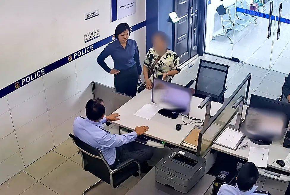 柳州女子到柳南万达买3万元黄金<strong></p>
<p>炒币k线图分析法</strong>，不挑款不问价，店员吓到报警！