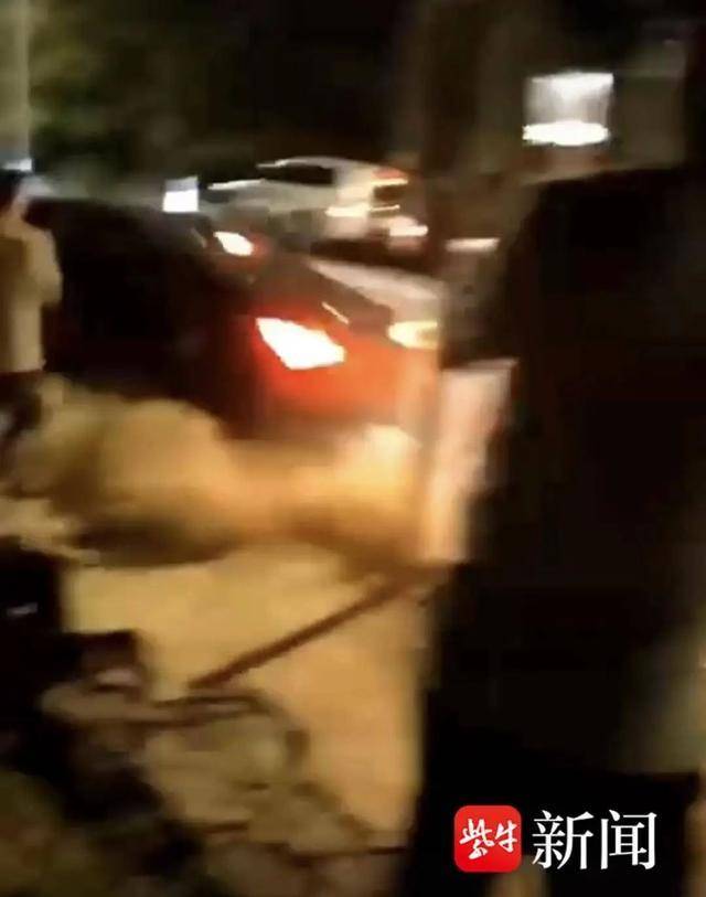 江苏苏州一男子炫车技失控撞上烧烤摊<strong></p>
<p>三角货币对冲指标</strong>！二审宣判