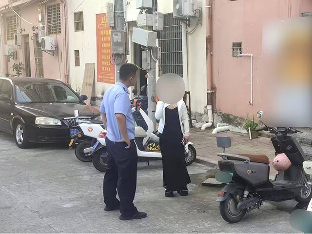 一女子肇事逃逸后仍去逛街<strong></p>
<p>货币资金交易成本过高</strong>,被抓后竟称:是路人劝我走的