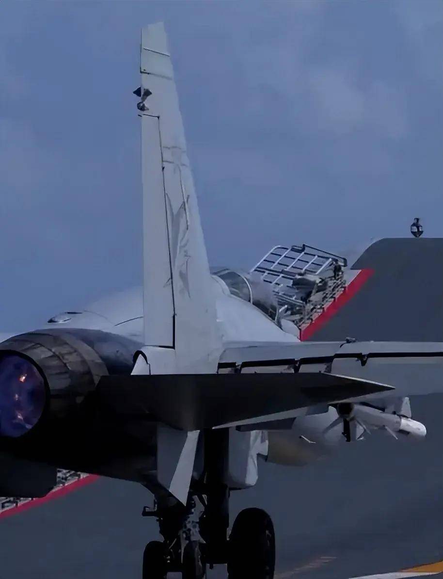 中国首个双航母战斗群横空出世<strong></p>
<p>货币资金交易成本过高</strong>!歼-15B/D居然悄悄装备这么多了?