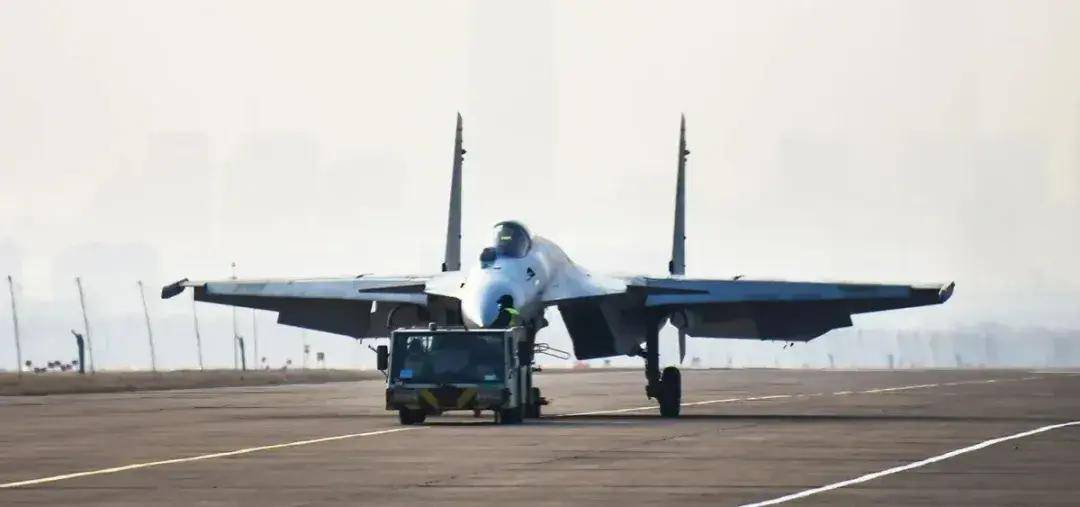 中国首个双航母战斗群横空出世<strong></p>
<p>货币资金交易成本过高</strong>!歼-15B/D居然悄悄装备这么多了?