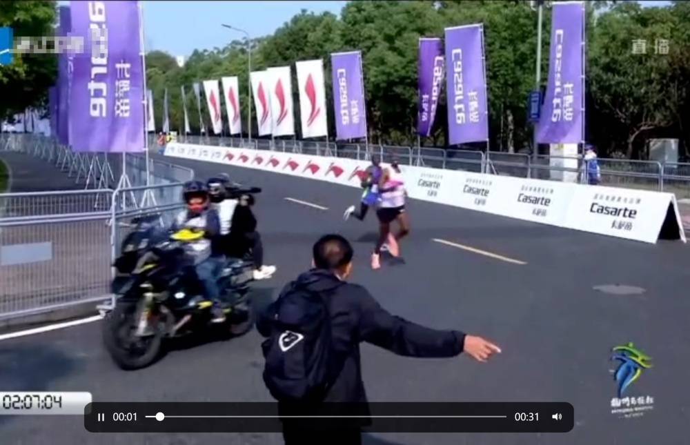 引导失误让冠军变亚军<strong></p>
<p>币投国际交易中心</strong>，致其错失21万？杭州马拉松组委会发布情况说明