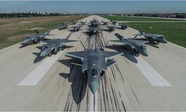 解放军西部战区拉出15架歼-20<strong></p>
<p>币投国际交易中心</strong>，印度空军20年追不上！