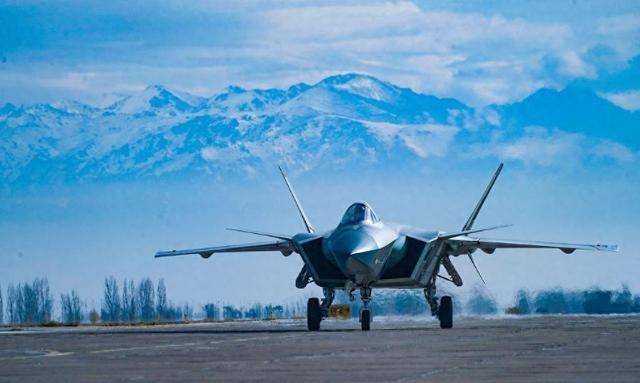 解放军西部战区拉出15架歼-20<strong></p>
<p>币投国际交易中心</strong>，印度空军20年追不上！