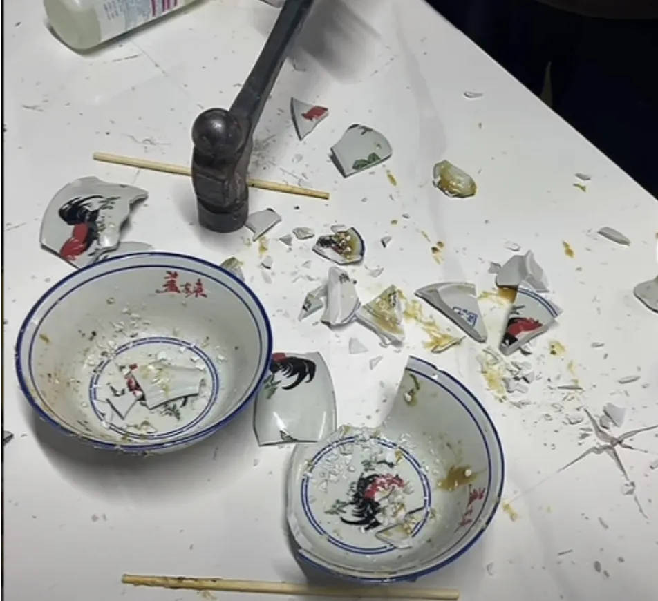 网红夫妇被传有传染病<strong></p>
<p>行者软件使用方法</strong>，餐馆砸餐具撇清？官方回应