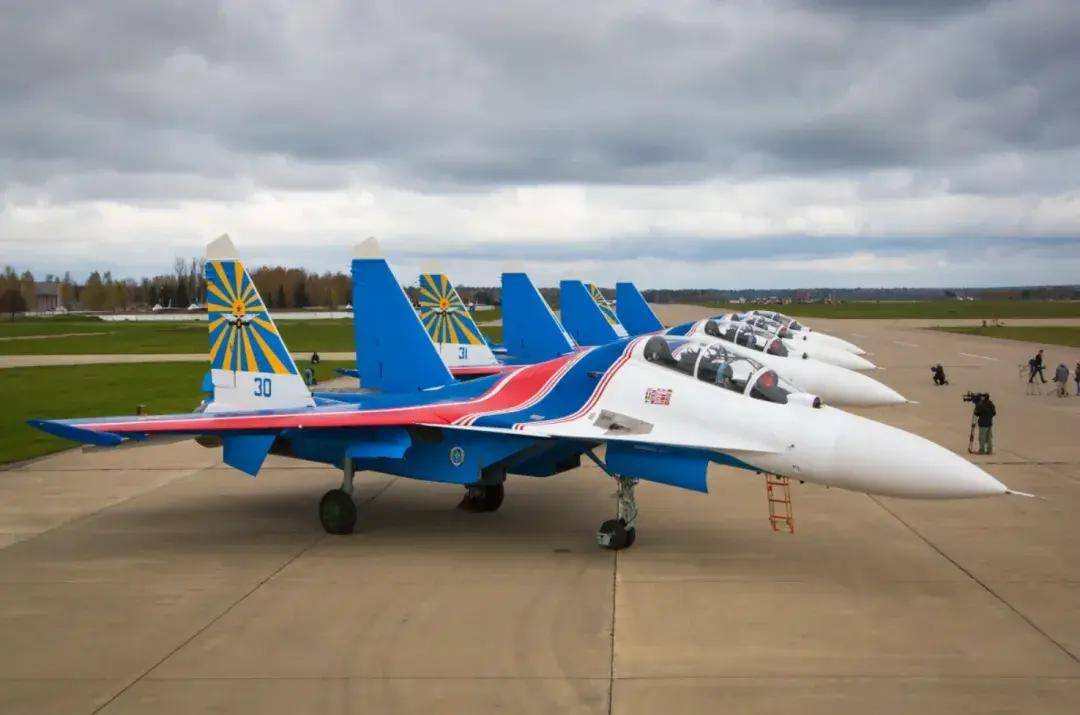 6型侧卫齐聚珠海<strong></p>
<p>土耳其货币货币贬值</strong>!歼-16和苏-35S孰强孰弱?歼-15T才是最强侧卫?