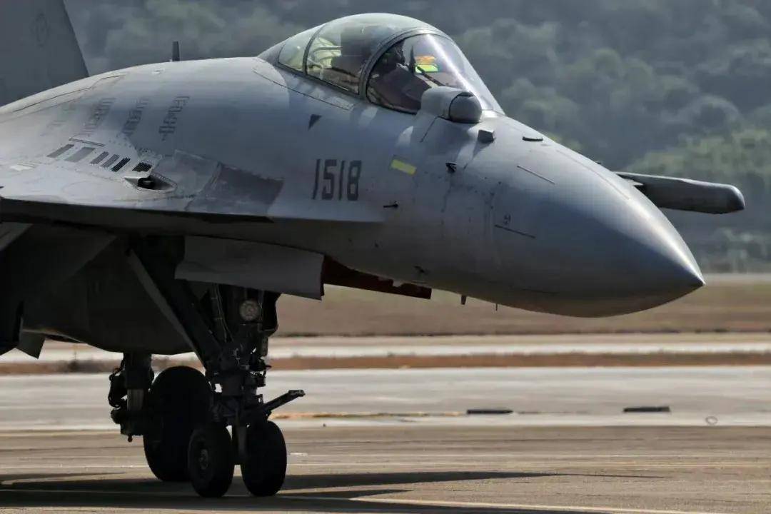 6型侧卫齐聚珠海<strong></p>
<p>土耳其货币货币贬值</strong>!歼-16和苏-35S孰强孰弱?歼-15T才是最强侧卫?