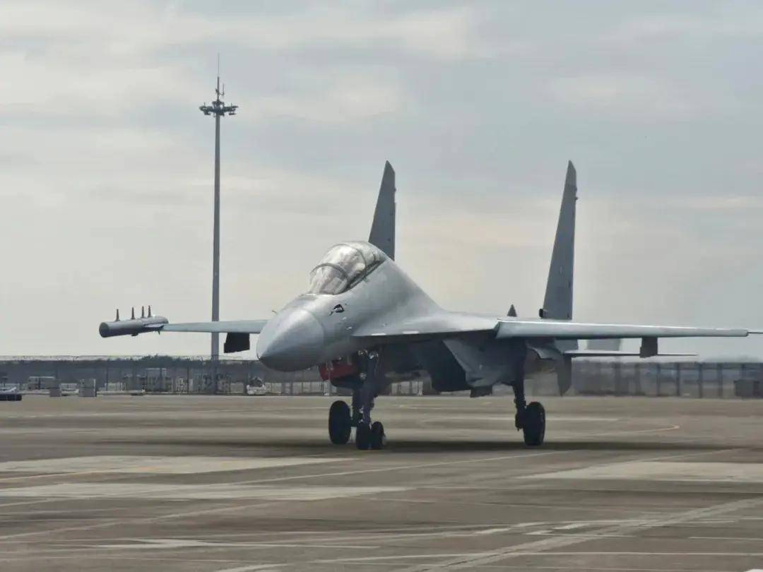 6型侧卫齐聚珠海<strong></p>
<p>土耳其货币货币贬值</strong>!歼-16和苏-35S孰强孰弱?歼-15T才是最强侧卫?