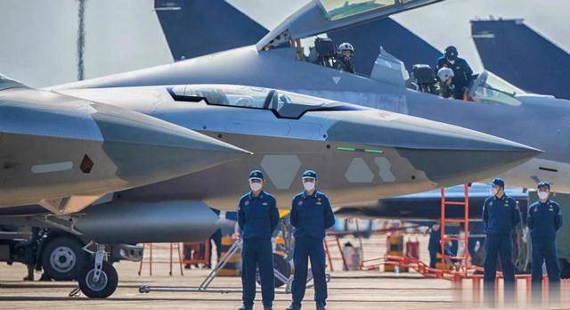 珠海航展<strong></p>
<p>炒币机器人有哪些</strong>，让美军越看越害怕？白帝战机现身，美航母二话不说掉头