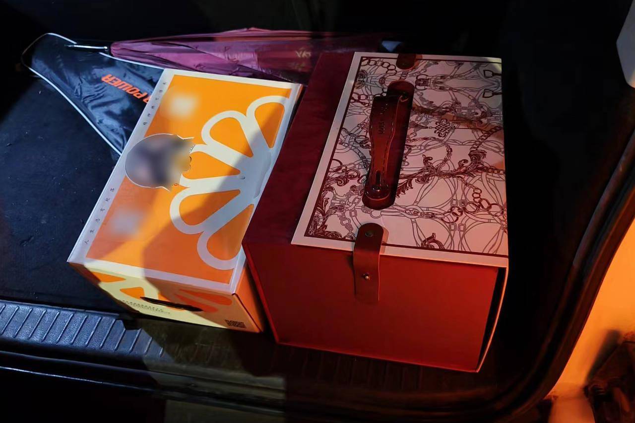 热水壶和“喜糖”里藏着大把现金<strong></p>
<p>炒币机器人有哪些</strong>，浙江多地已发生，警方提醒：司机请警惕