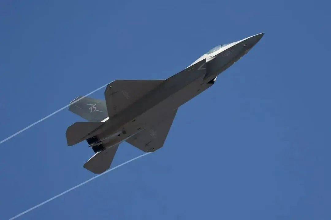 人民空军“三剑客”将升级为“四剑客”<strong></p>
<p>币圈最新消息在哪里看</strong>!歼-35A试验试飞过程公开:动则灵、静则稳