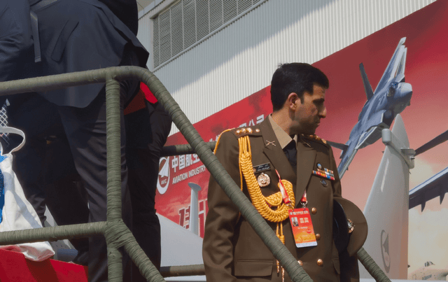 歼10CE才是最大赢家？航展首日被包围<strong></p>
<p>币圈最新消息在哪里看</strong>，伊朗空军司令登机满脸幸福