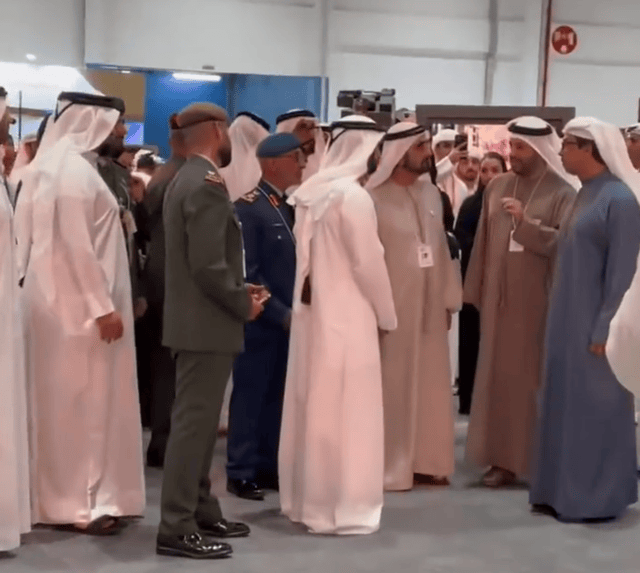 歼10CE才是最大赢家？航展首日被包围<strong></p>
<p>币圈最新消息在哪里看</strong>，伊朗空军司令登机满脸幸福