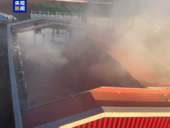 突发！吉林一滑冰馆屋顶坍塌