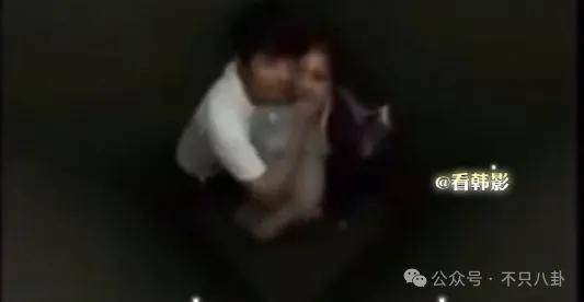 又发现新孩子了<strong></p>
<p>母币比普通币贵多少</strong>!这位50多岁大叔私生活这么混乱吗?