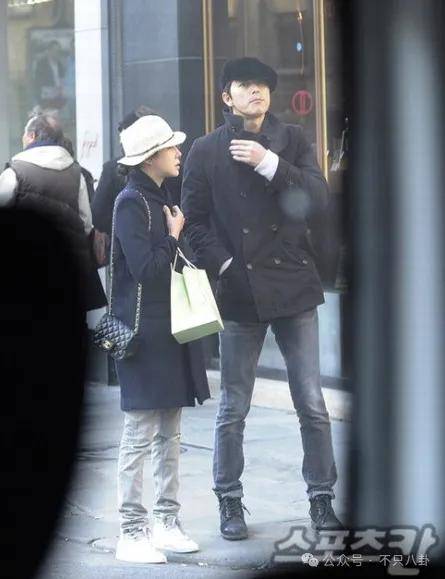 又发现新孩子了<strong></p>
<p>母币比普通币贵多少</strong>!这位50多岁大叔私生活这么混乱吗?